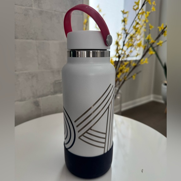 🆕 🇺🇸 Limited Edition USA OLYMPIC Hydro Flask Wide Mouth with Boot - Picture 2 of 2
